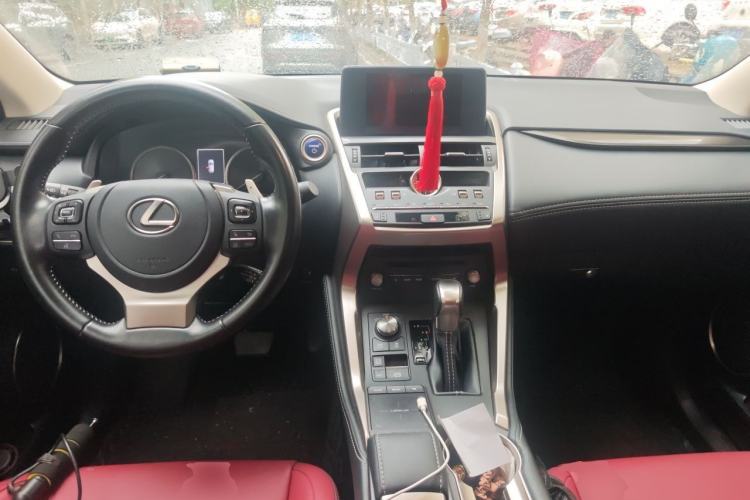 Used Lexus NX 2020 300h Front-Drive FENGSHANG Version China VI Standard Center Console