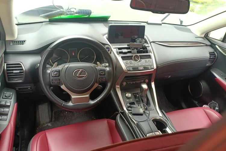 Used Lexus NX 2020 300h All-Wheel Drive FENGZHI Version China VI Standard Center Console