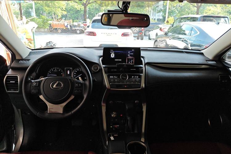 Used Lexus NX 2020 200 Front-Wheel Drive Freeline Edition China VI Standard Center Console