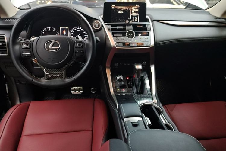 Used Lexus NX 2020 200 Front-Wheel Drive Vmotion Edition China VI Standard Center Console