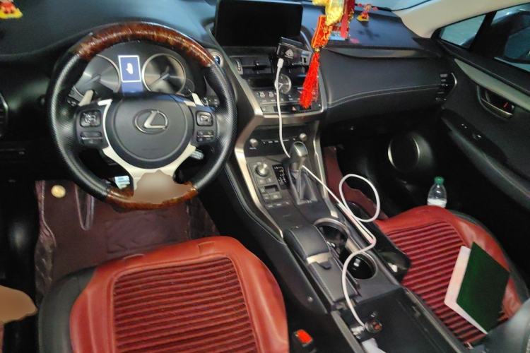 Used Lexus NX 2020 300h Front-Drive Fēngyuè Version China VI Standard Center Console