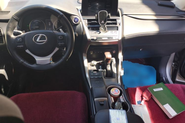 Used Lexus NX 2020 300h Front-Drive FENGSHANG Version China VI Standard Center Console