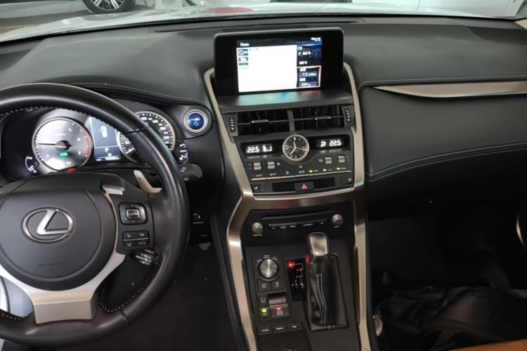 Used Lexus NX 2020 300h Front-Drive FENGSHANG Version China VI Standard Center Console