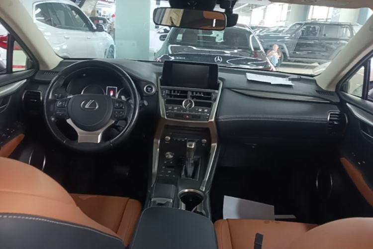 Used Lexus NX 2020 300h Front-Drive FENGSHANG Version China VI Standard Center Console