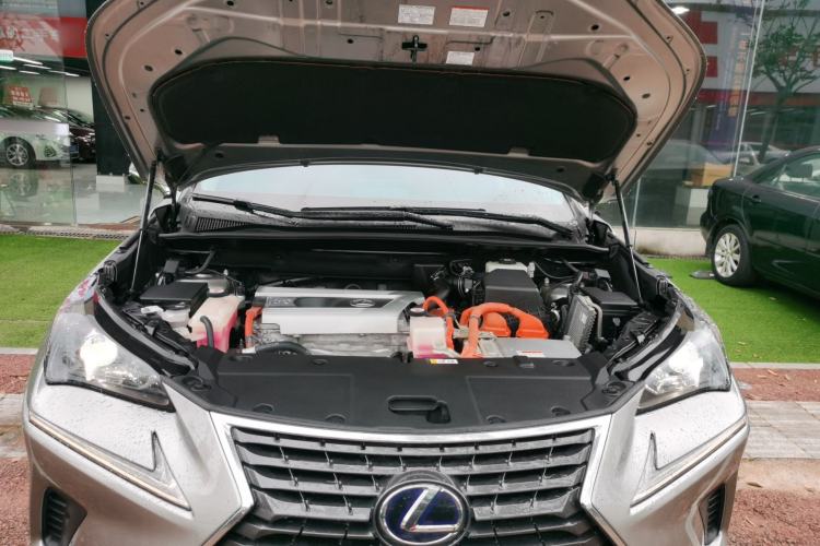 Used Lexus NX 2020 300h Front-Drive FENGSHANG Version China VI Standard Engine Bay