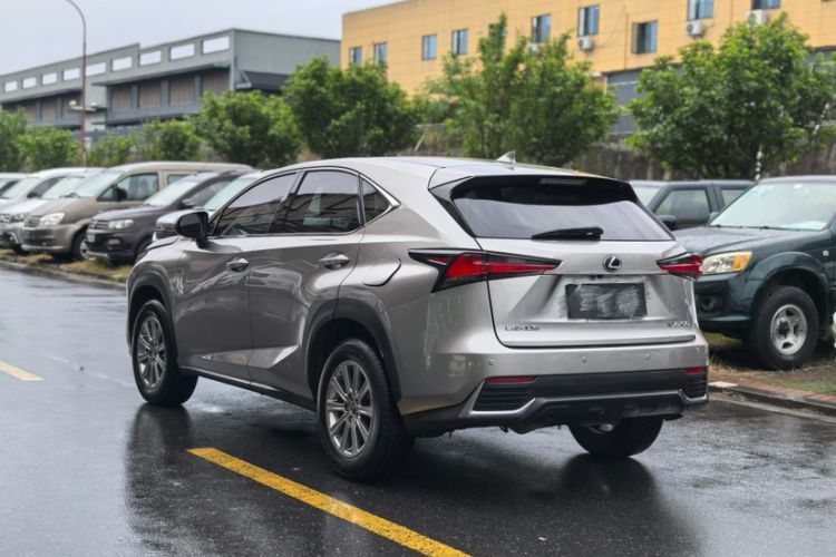 Used Lexus NX 2020 200 Front-Wheel Drive Vmotion Edition China VI Standard Exterior 2
