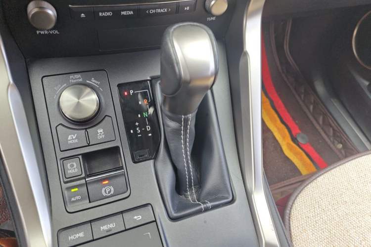 Used Lexus NX 2020 300h Front-Drive FENGSHANG Version China VI Standard Gear Lever