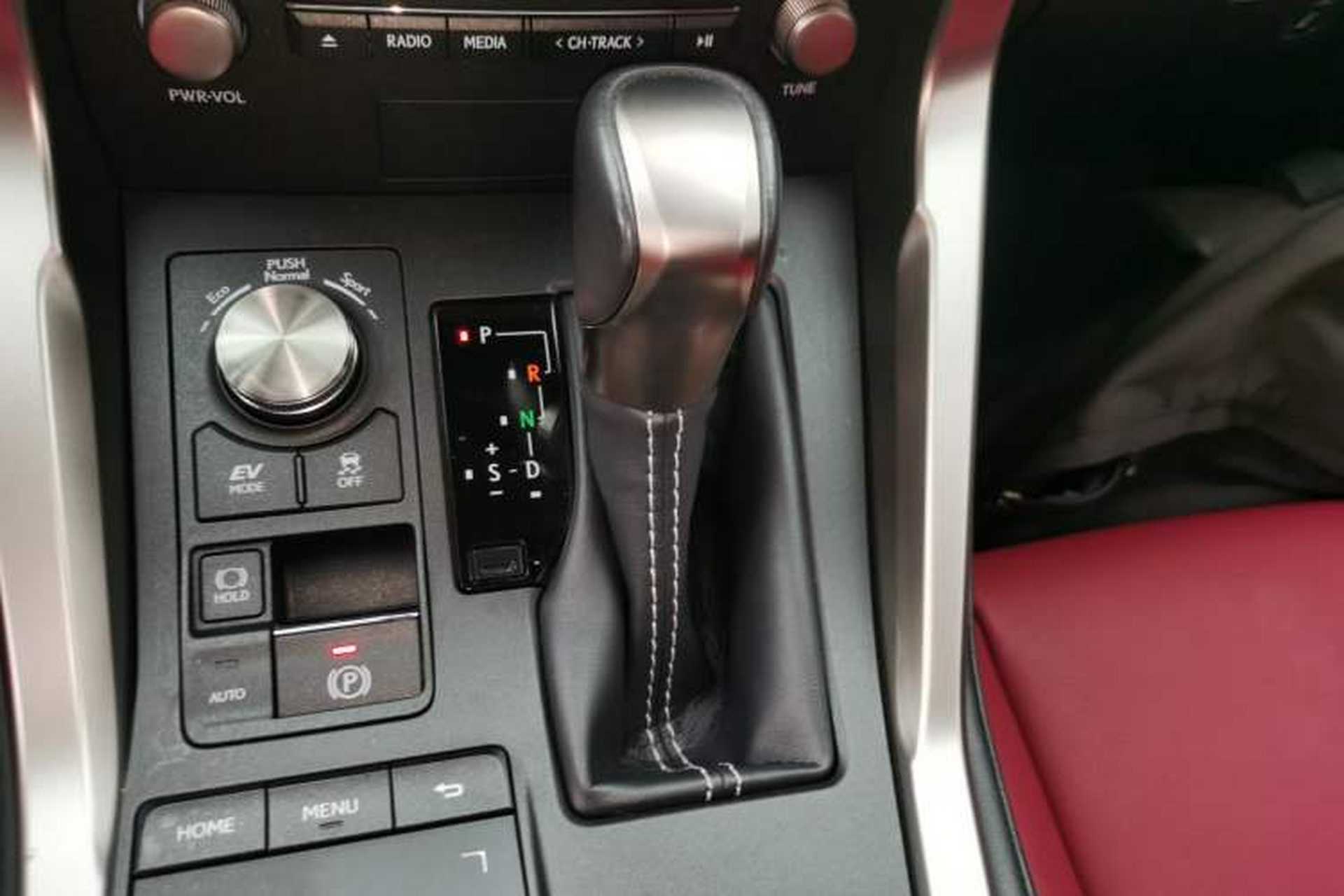 Used Lexus NX 2020 300h Front-Drive FENGSHANG Version China VI Standard Gear Lever