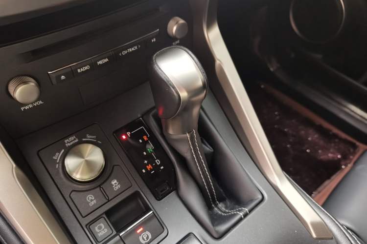 Used Lexus NX 2020 200 All-Wheel Drive Fēngshàng Version China VI Standard Gear Lever
