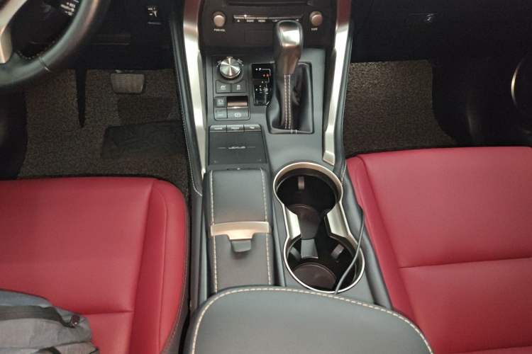Used Lexus NX 2020 300h Front-Drive FENGSHANG Version China VI Standard Gear Lever