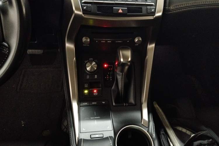 Used Lexus NX 2020 200 All-Wheel Drive Fēngshàng Version China VI Standard Gear Lever