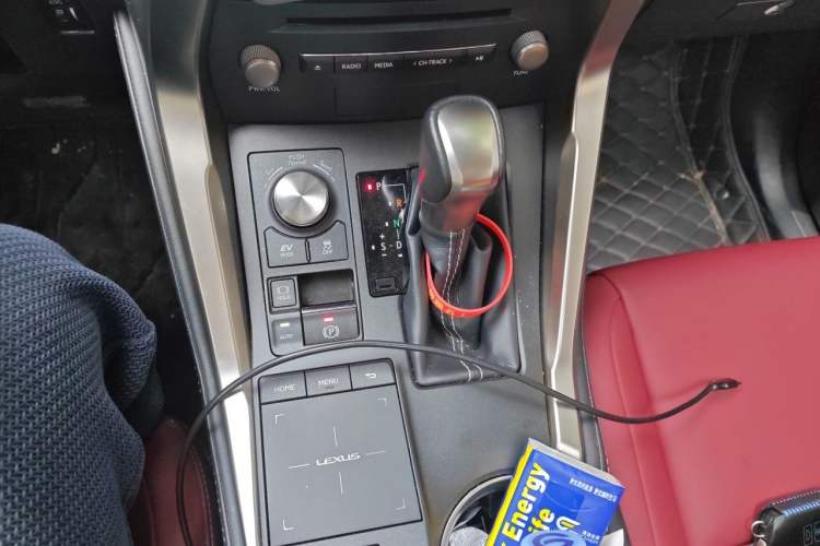 Used Lexus NX 2020 300h Front-Drive FENGSHANG Version China VI Standard Gear Lever