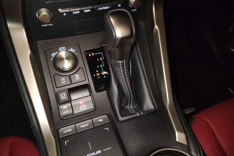 Used Lexus NX 2020 200 All-Wheel Drive Fēngshàng Version China VI Standard Gear Lever
