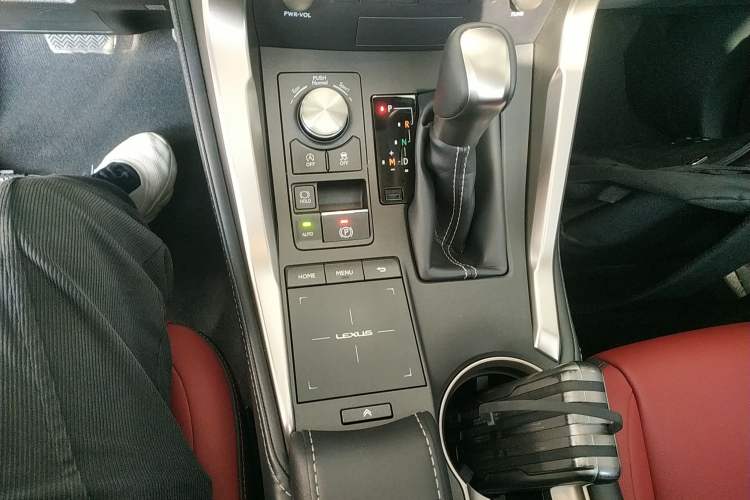 Used Lexus NX 2020 200 All-Wheel Drive Fēngshàng Version China VI Standard Gear Lever