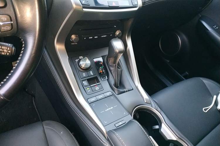 Used Lexus NX 2020 200 All-Wheel Drive Fēngshàng Version China VI Standard Gear Lever
