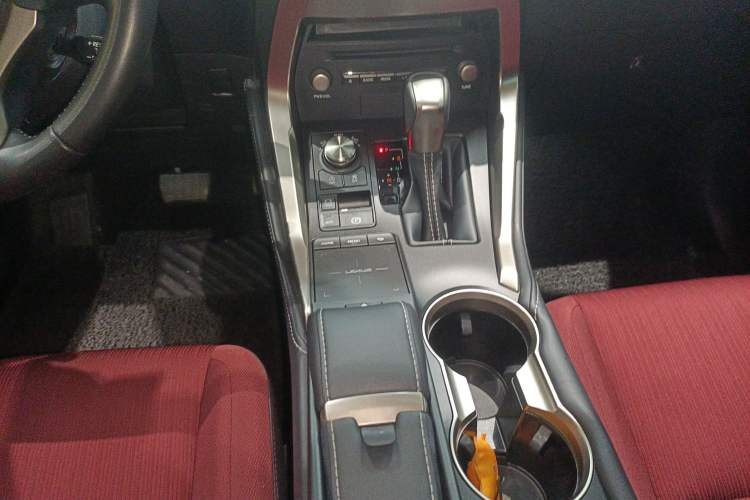 Used Lexus NX 2020 200 Front-Wheel Drive Freeline Edition China VI Standard Gear Lever