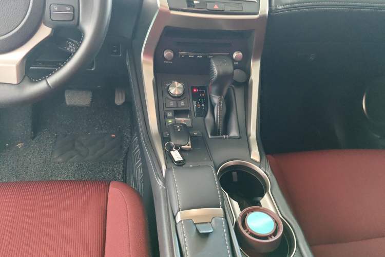 Used Lexus NX 2020 200 Front-Wheel Drive Freeline Edition China VI Standard Gear Lever