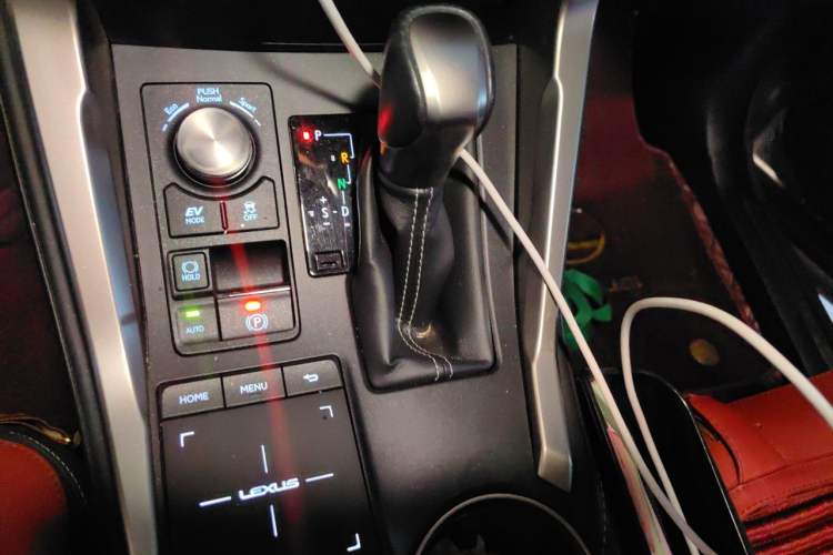 Used Lexus NX 2020 300h Front-Drive Fēngyuè Version China VI Standard Gear Lever