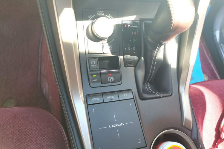 Used Lexus NX 2020 300h Front-Drive FENGSHANG Version China VI Standard Gear Lever