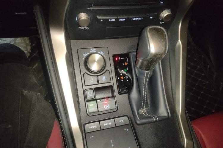 Used Lexus NX 2020 200 Front-Wheel Drive Vmotion Edition China VI Standard Gear Lever