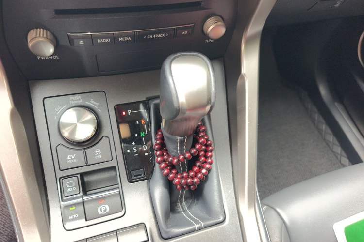 Used Lexus NX 2020 300h Front-Drive FENGSHANG Version China VI Standard Gear Lever