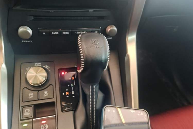 Used Lexus NX 2020 200 Front-Wheel Drive Freeline Edition China VI Standard Gear Lever