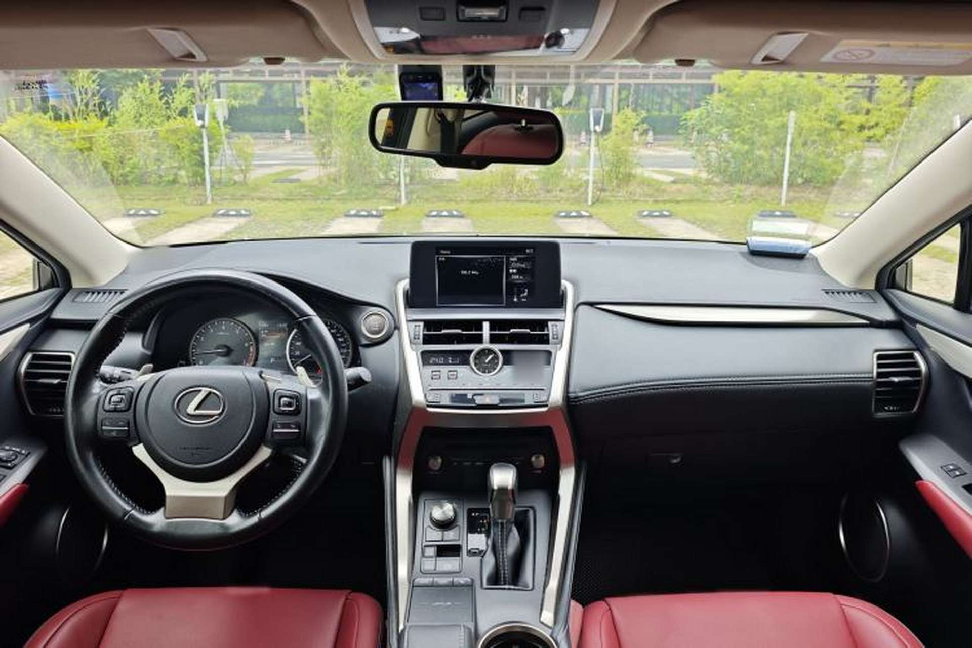 Used Lexus NX 2020 200 Front-Wheel Drive Vmotion Edition China VI Standard Interior 4
