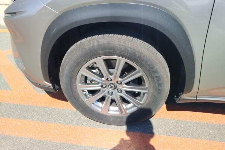 Used Lexus NX 2020 200 All-Wheel Drive Fēngshàng Version China VI Standard Left Front Wheel Hub