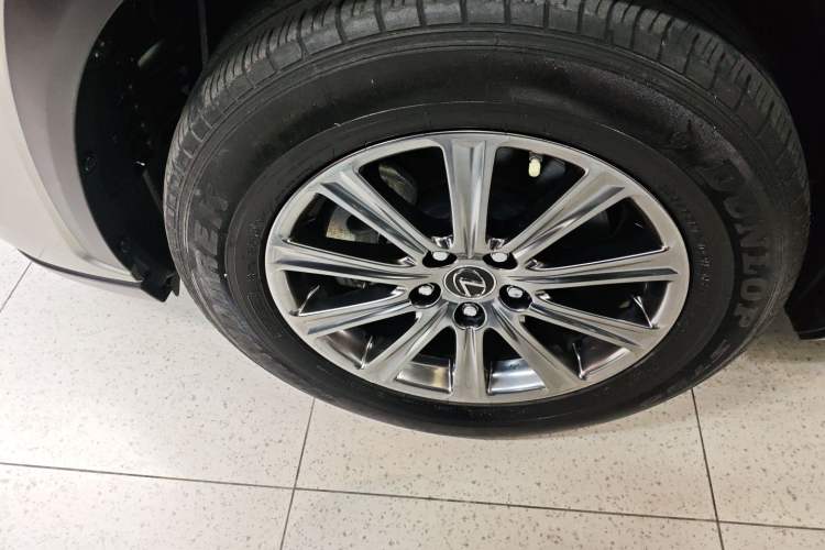 Used Lexus NX 2020 300h Front-Drive FENGSHANG Version China VI Standard Left Front Wheel Hub