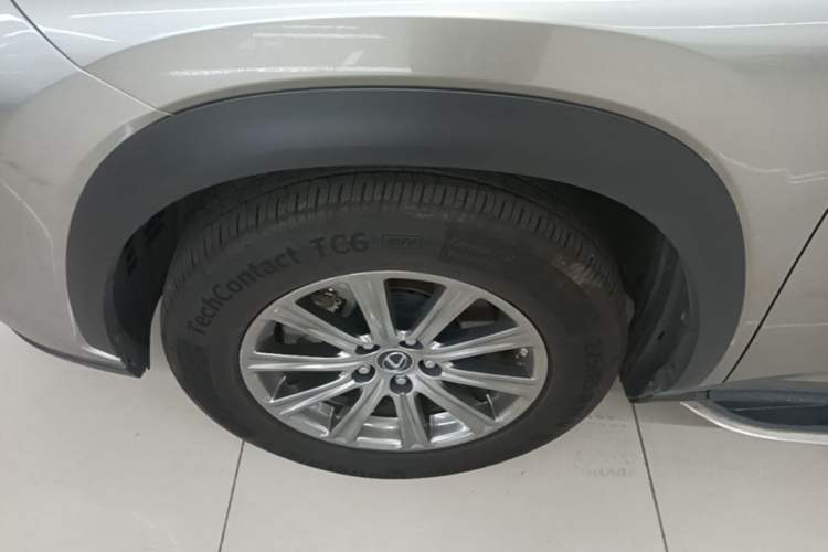 Used Lexus NX 2020 300h Front-Drive FENGSHANG Version China VI Standard Left Front Wheel Hub