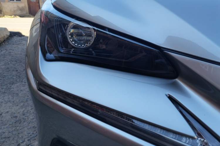 Used Lexus NX 2020 300h Front-Drive FENGSHANG Version China VI Standard Right Front Headlight