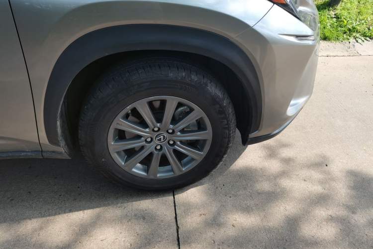 Used Lexus NX 2020 200 All-Wheel Drive Fēngshàng Version China VI Standard Right Front Wheel Hub