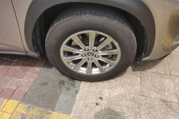 Used Lexus NX 2020 200 Front-Wheel Drive Freeline Edition China VI Standard Right Front Wheel Hub