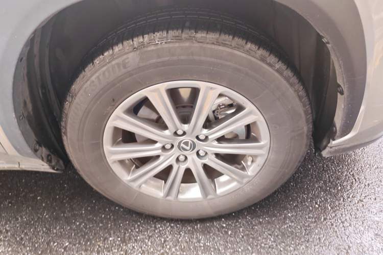 Used Lexus NX 2020 300h Front-Drive FENGSHANG Version China VI Standard Right Front Wheel Hub
