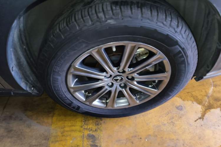 Used Lexus NX 2020 300h Front-Drive FENGSHANG Version China VI Standard Right Front Wheel Hub