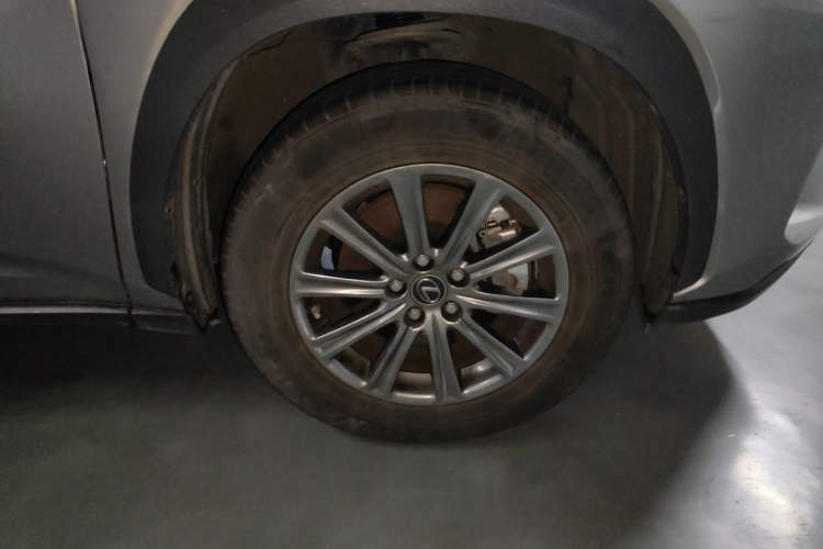 Used Lexus NX 2020 300h Front-Drive FENGSHANG Version China VI Standard Right Front Wheel Hub