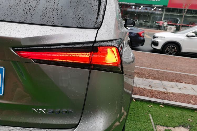 Used Lexus NX 2020 300h Front-Drive FENGSHANG Version China VI Standard Right Rear Taillight