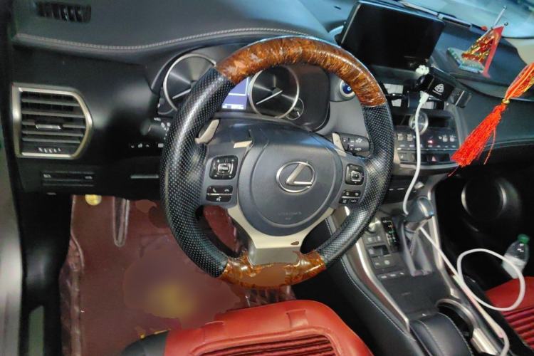 Used Lexus NX 2020 300h Front-Drive Fēngyuè Version China VI Standard Steering Wheel