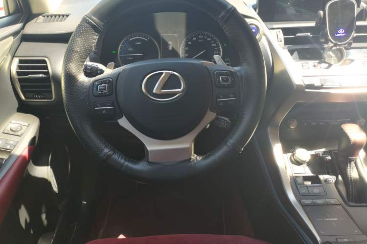 Used Lexus NX 2020 300h Front-Drive FENGSHANG Version China VI Standard Steering Wheel