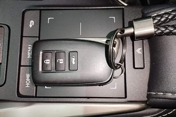 Used Lexus NX 2020 200 Front-Wheel Drive Vmotion Edition China VI Standard Vehicle Key