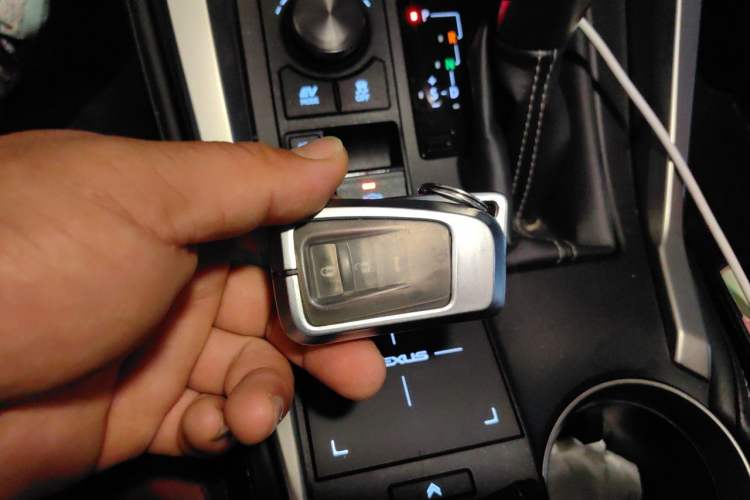 Used Lexus NX 2020 300h Front-Drive Fēngyuè Version China VI Standard Vehicle Key