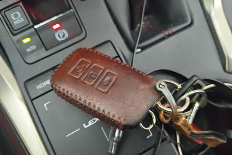 Used Lexus NX 2020 300h Front-Drive Fēngyuè Version China VI Standard Vehicle Key
