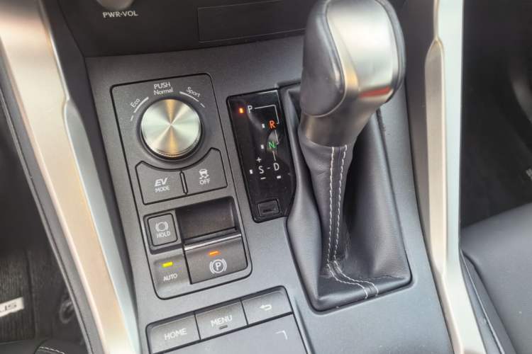 Used Lexus NX 2020 300h Front-Drive FENGSHANG Version China VI Standard Gear Lever