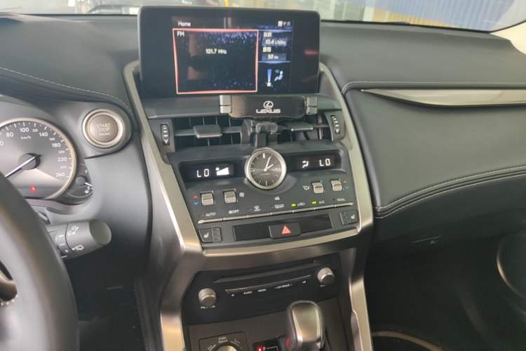 Used Lexus NX 2020 200 Front-Wheel Drive Vmotion Edition China VI Standard Audio And AC Panel