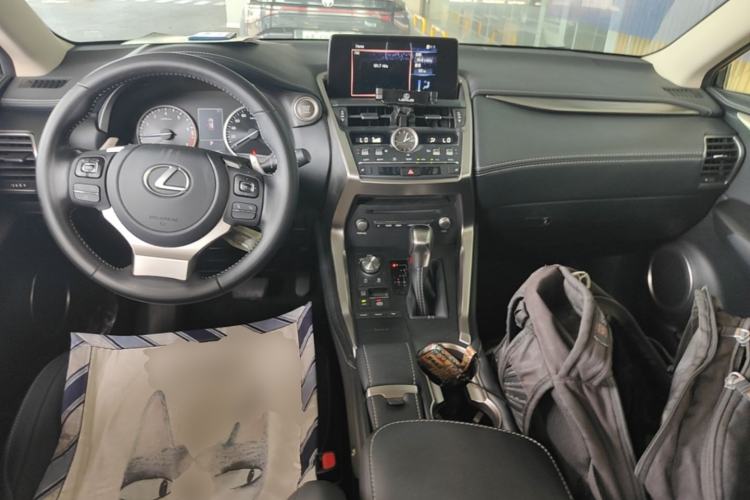 Used Lexus NX 2020 200 Front-Wheel Drive Vmotion Edition China VI Standard Center Console