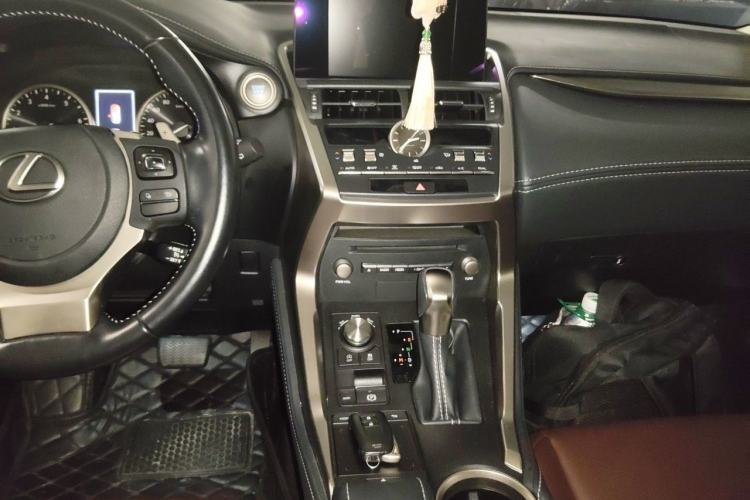 Used Lexus NX 2020 200 Front-Wheel Drive Freeline Edition China VI Standard Center Console