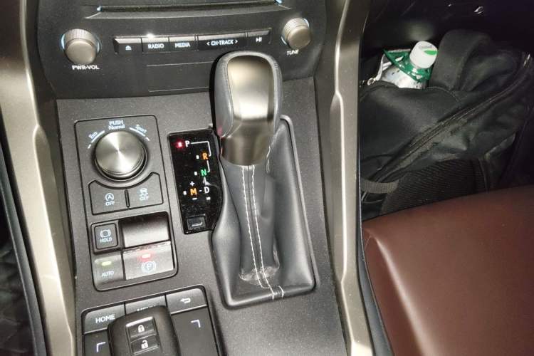Used Lexus NX 2020 200 Front-Wheel Drive Freeline Edition China VI Standard Gear Lever