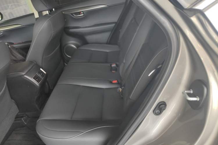 Used Lexus NX 2020 200 Front-Wheel Drive Vmotion Edition China VI Standard Left Rear Seat