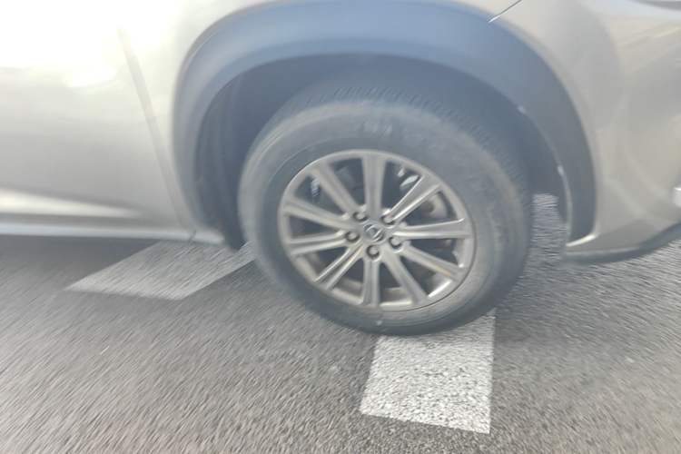 Used Lexus NX 2020 200 Front-Wheel Drive Vmotion Edition China VI Standard Right Front Wheel Hub