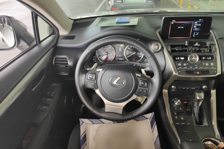 Used Lexus NX 2020 200 Front-Wheel Drive Vmotion Edition China VI Standard Steering Wheel
